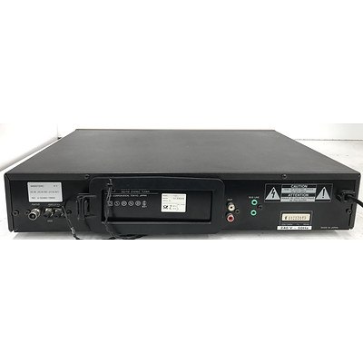 Luxman T-351L Digital Synthesized AM/FM Stereo Tuner