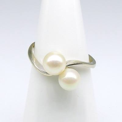 18ct White Gold and Cultured Pearl Ring