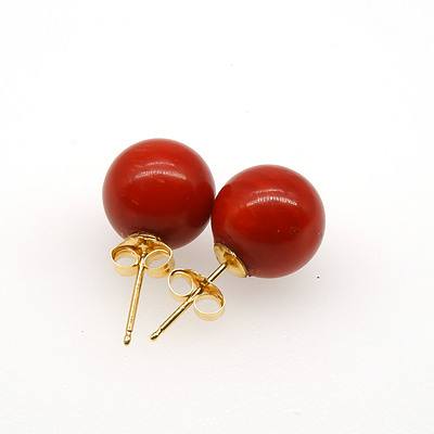 18ct Yellow Gold Earrings With Round Red Coral Stud