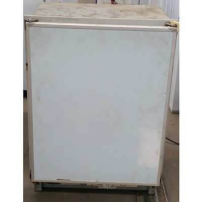 Tuomatic 60L Two Way Caravan Fridge