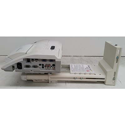 Hitachi (ipj-AW250N) WXGA 3LCD Projector