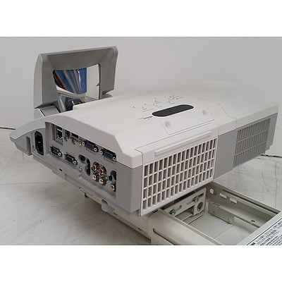 Hitachi (ipj-AW250N) WXGA 3LCD Projector