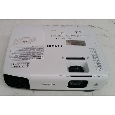 Epson (H555B) EB-X03 XGA 3LCD Projector