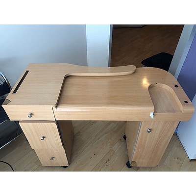Portable Manicure Table
