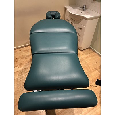 Athlegen ProLift Acess RMS Bodywork Table RRP $4300+