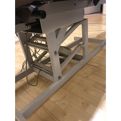 Athlegen ProLift Acess RMS Bodywork Table RRP $4000+