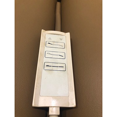 Athlegen ProLift Acess RMS Bodywork Table RRP $4000+