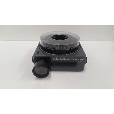 3x Kodak Carousel S-AV 2050 Slides Projector + Shelf fits 3 projectors