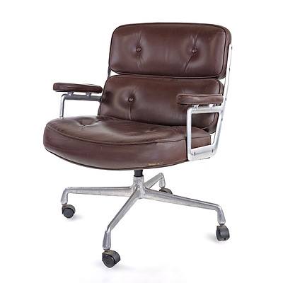 Genuine Vintage Charles & Ray Eames Tan Leather Executive Lobby Chair Manufactured by Herman Miller, Circa 1970s