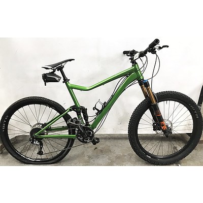 Giant 27 Speed Mountain Bike