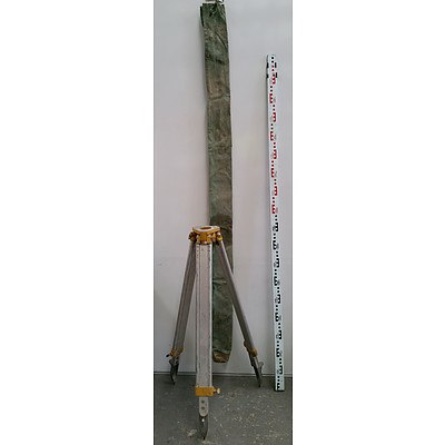 Topcon AT-F7 Auto Level, with Hard Shell Carry Case, Dome Top Tripod, Instructions and 5m Extendable Measure with Canvas Case