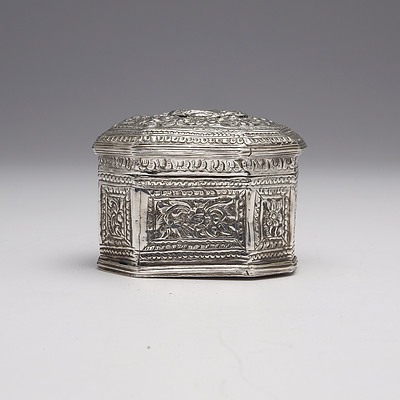 Burmese Repousse Silver Box, 122g