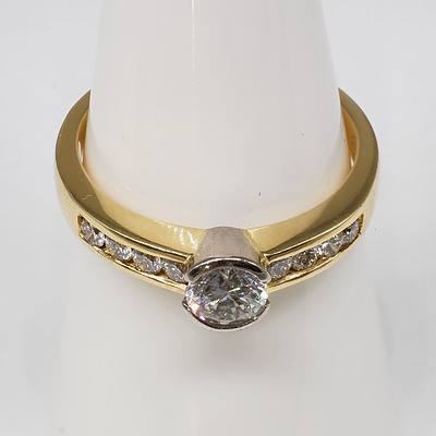 18ct Yellow Gold Ring with 0.30ct Round Brilliant Cut Diamond and Eight Round Brilliant Cut Diamonds