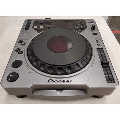 Pioneer CDJ-800 CD DJ Player - Lot of 2 - with Pioneer Heavy Duty AV Hard Case
