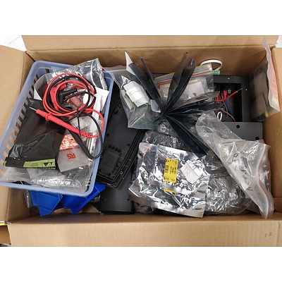 Lot of 3 boxes - Electrical equipment