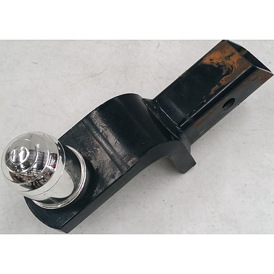 Hyundai IX 35 Cargo Privacy Cover and Tow Bar Tongue with Tow Ball