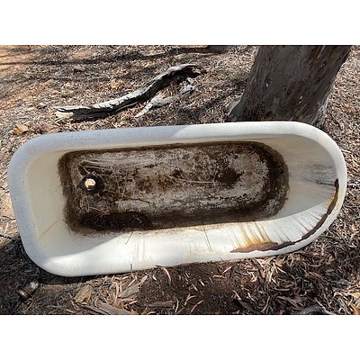 Large Original Clawfoot Bathtub with Eight Extra Claw Feet