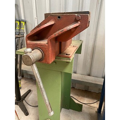 Floor Mount Vice Stand with Vice