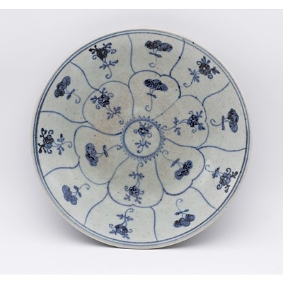 Chinese Blue and White Dish with Petal and Flower Design, Qing Dynasty