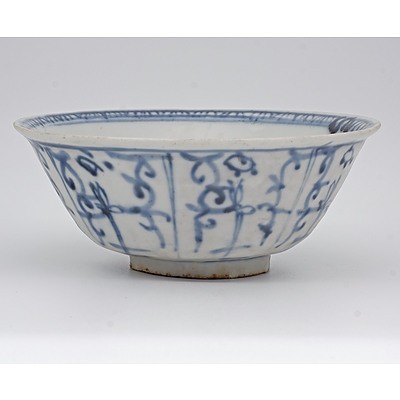 Chinese Zhangzhou Fujian Ware Blue and White Deep Bowl, Ming Dynasty 15th/16th Century