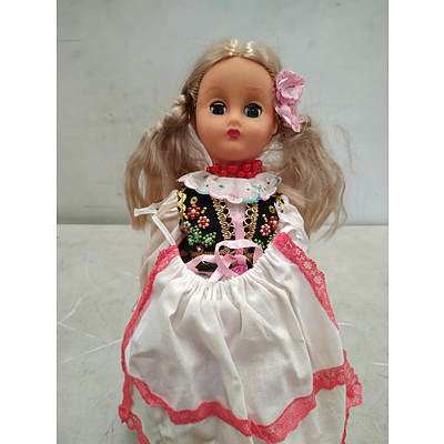 Collectible Dolls Lot of 10