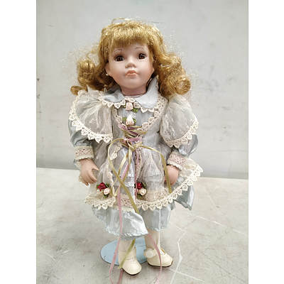 Collectible Dolls Lot of 10