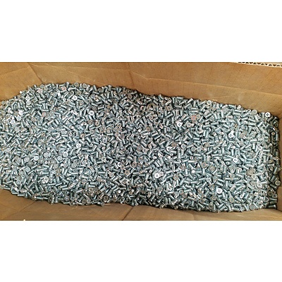Large Quantity of M05 Phillips Head Bugle Screws - New