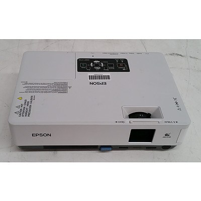 Epson (EMP-1715) XGA 3LCD Projector