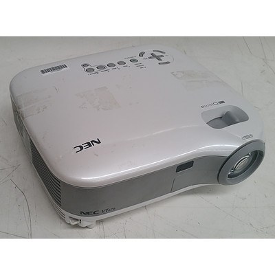 NEC (VT676) XGA 3LCD Projector