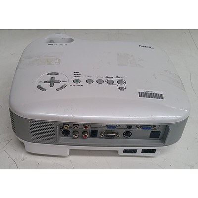 NEC (VT676) XGA 3LCD Projector