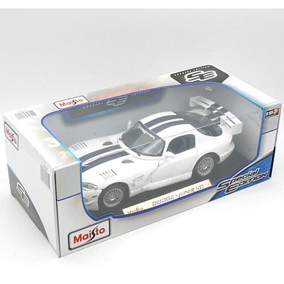 Brand New Maisto Special Edition 1:18 Diecast Dodge Viper GT2