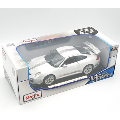 Brand New Maisto Special Edition 1:18 Diecast Porsche 911 GT3 RS 4.0