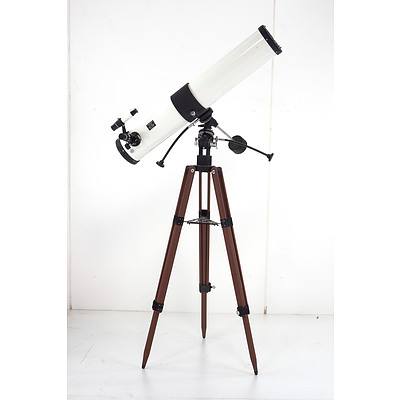 Tasco 11TE-5 Astronomical Reflection Telescope with Stand and Accessories