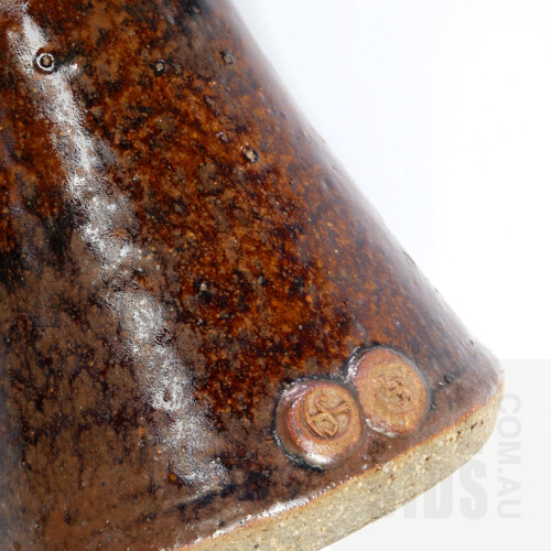 Les Blakebrough (Britain, Australia 1930-) Sculptural Ceramic Vase with Ash Glaze