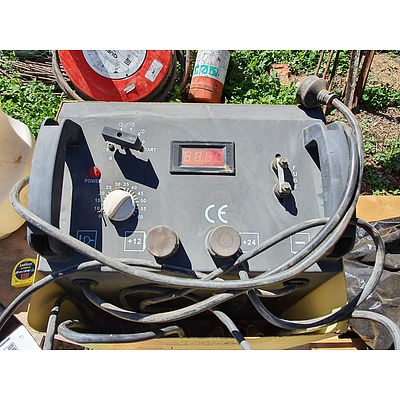 Lot 111 - Dual Power Class 530 Booster Charger