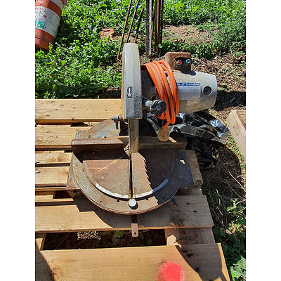 Lot 112 - Makita 10" Table Saw
