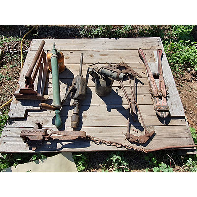 Lot 113 - Assorted Antique Tooling