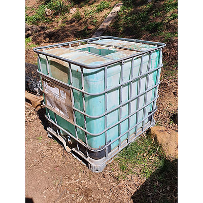 Lot 138 - 1000L Liquid Storage Tank with Steel Frame