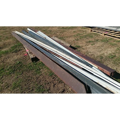 Lot 3 - Assorted Shed Roofing Components