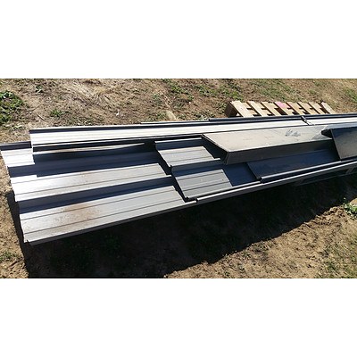 Lot 3 - Assorted Shed Roofing Components