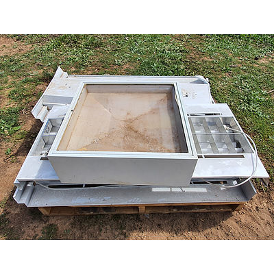 Lot 77 - Pallet of Commercial Lights