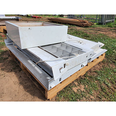 Lot 77 - Pallet of Commercial Lights