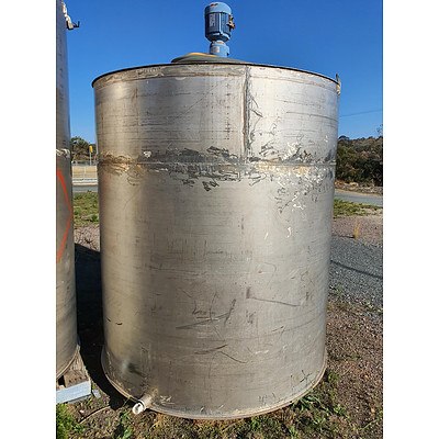 Large Stainless Steel Liquid Storage Tank Approx. 5800L