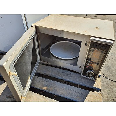 Sanyo Bar Fridge & Toshiba Microwave