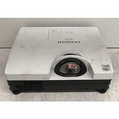 Hitachi (CP-D10) XGA 3LCD Projector
