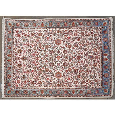Large Persian Kashan Hand Knotted Wool Pile Carpet with an Ivory Ground