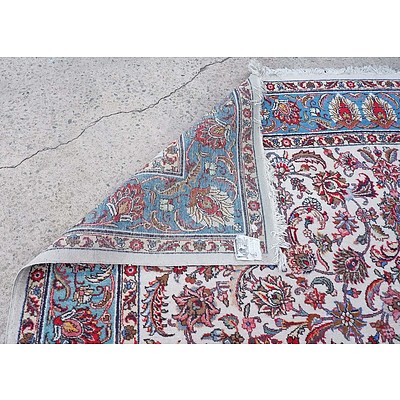 Large Persian Kashan Hand Knotted Wool Pile Carpet with an Ivory Ground