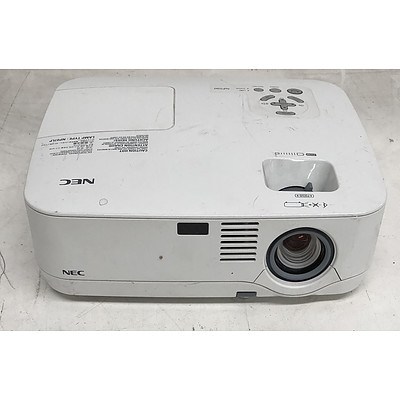 NEC (NP500) XGA 3LCD Projector