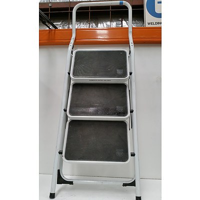 Geelong Ladders Three Tier Step Ladder