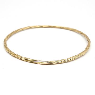 18ct Yellow Gold Bangle with Slight Twist, 13.7g